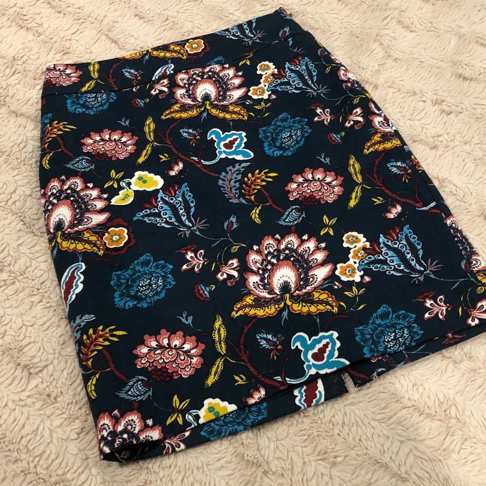 Loft Teal Floral Pencil Skirt, fully lined.